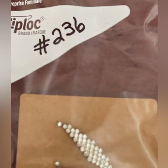 VTG Fashion Jewelry Cubic Zirconia Dangle Earrings # 236 - Picture 4 of 4